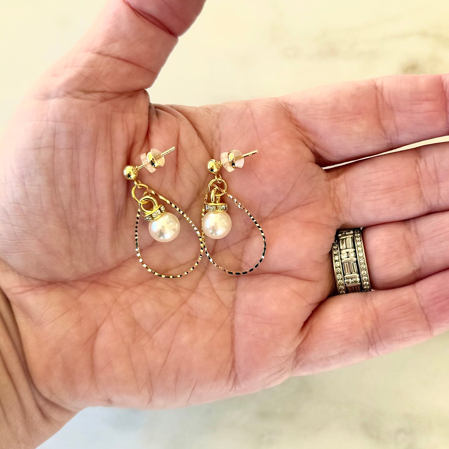 CHEERS earrings - pearl