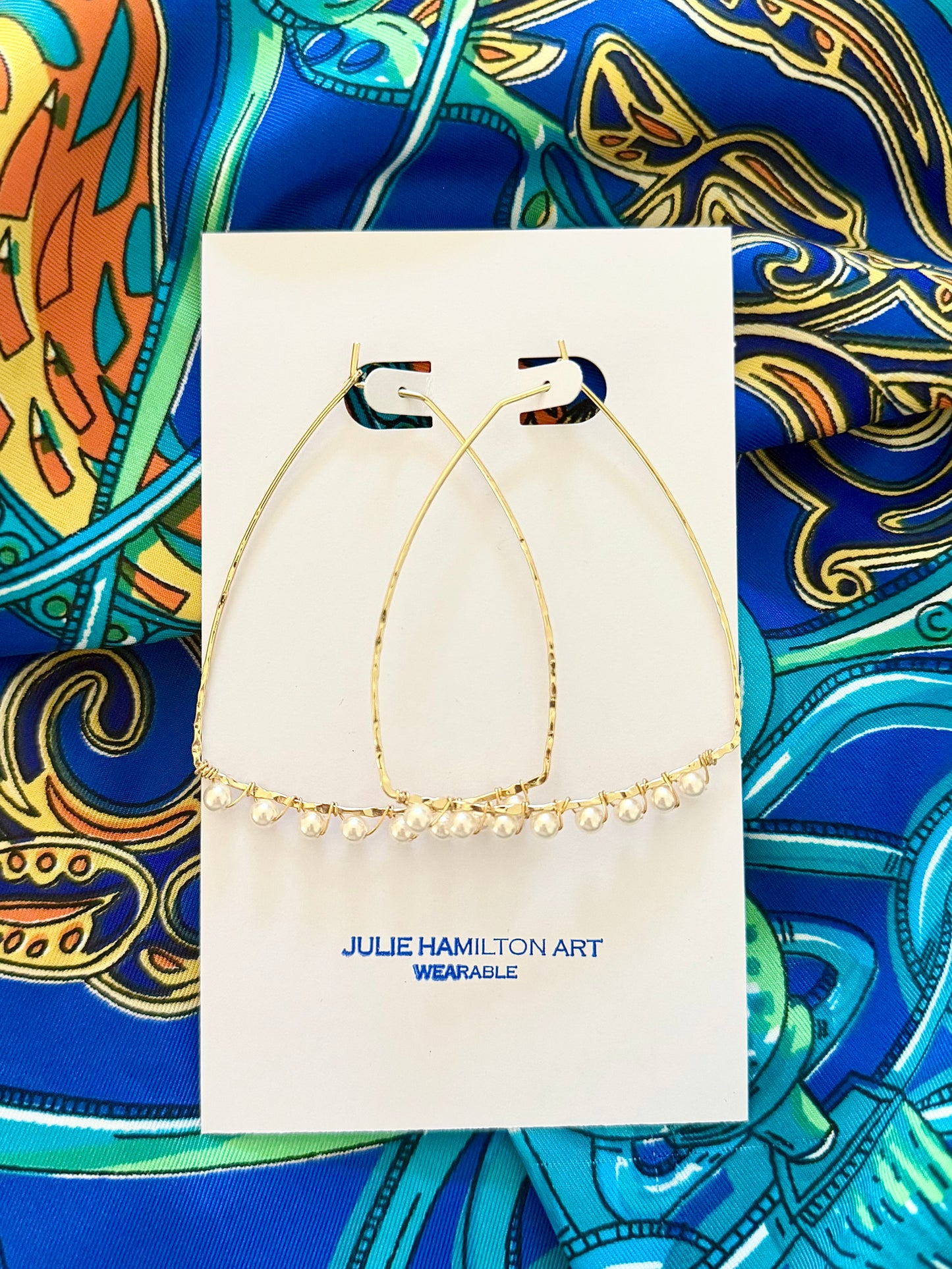 PEARL TRIANGLE HOOP